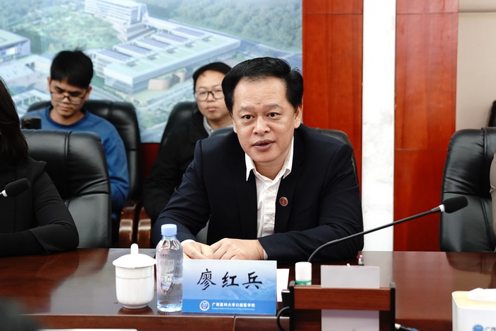 【90周年校庆】赵铱民院士莅临广西口腔颌面修复与重建研究重点实验室参观并指导工作 第 3 张