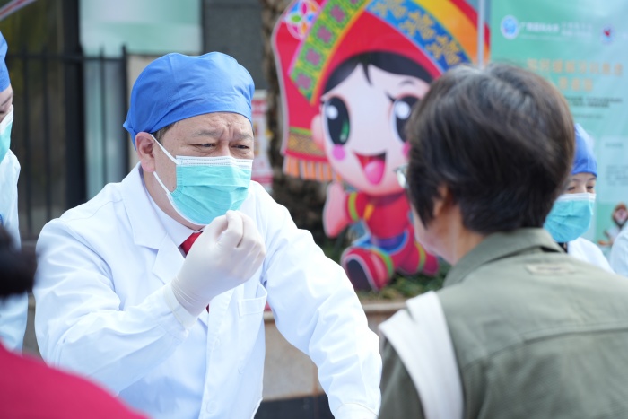 【3·20世界口腔健康日】我院在良庆区蟠龙社区成功举办2025年3·20世界口腔健康日系列活动 第 5 张