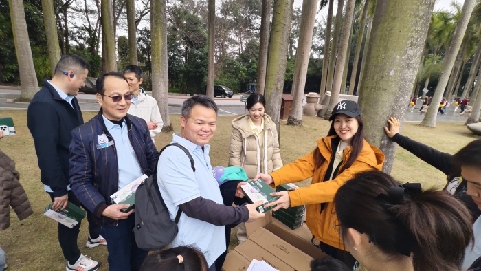 巾帼健步展风采 口腔同行向未来——我院成功举办2025年“三八”妇女节职工健步走活动 第 6 张