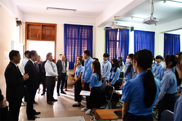 我院代表团赴柬埔寨卫生科学大学开展教育部“丝路1+1”项目 第 4 张