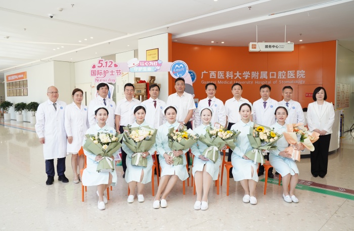 自治区卫生健康委主任杜振宗到我院慰问护理工作者 第 1 张