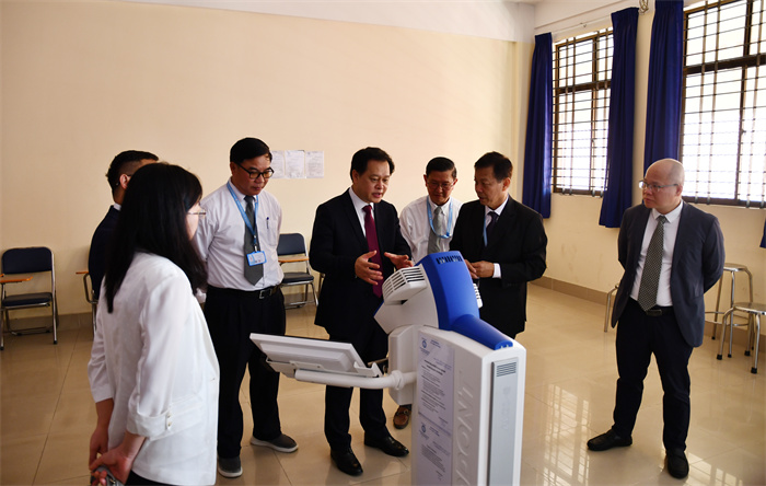 我院代表团赴柬埔寨卫生科学大学开展教育部“丝路1+1”项目 第 3 张