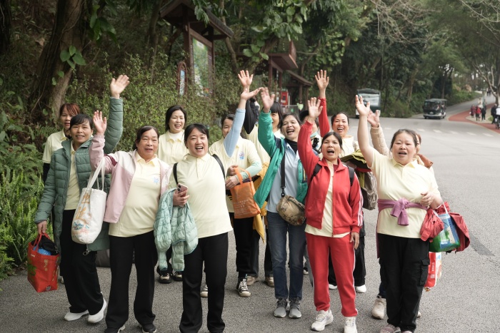巾帼健步展风采 口腔同行向未来——我院成功举办2025年“三八”妇女节职工健步走活动 第 4 张