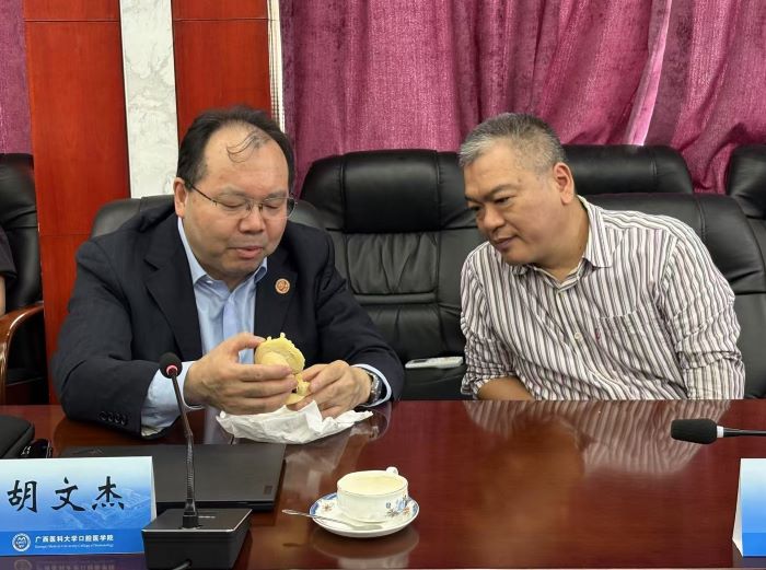 积极推动交流 助力学科发展——北京大学口腔医院副院长胡文杰教授与我院牙周黏膜科开展学术交流 第 4 张