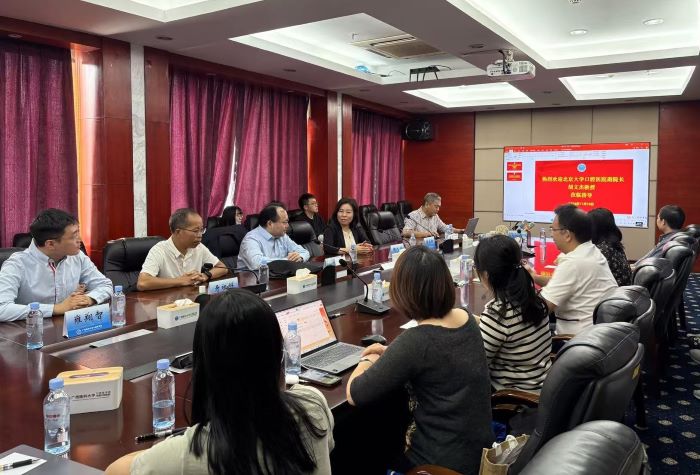 积极推动交流 助力学科发展——北京大学口腔医院副院长胡文杰教授与我院牙周黏膜科开展学术交流 第 1 张