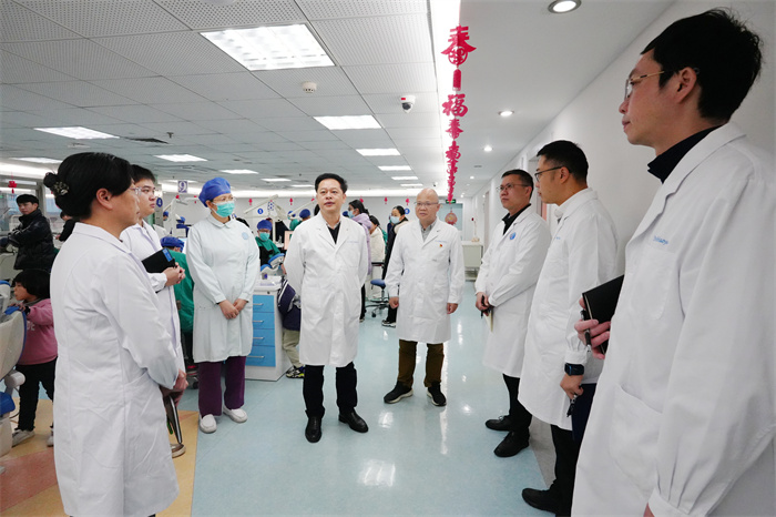 节后慰问鼓干劲 凝心聚力开新局——我院领导走访慰问一线工作人员 第 2 张