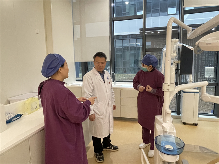 节后慰问鼓干劲 凝心聚力开新局——我院领导走访慰问一线工作人员 第 4 张