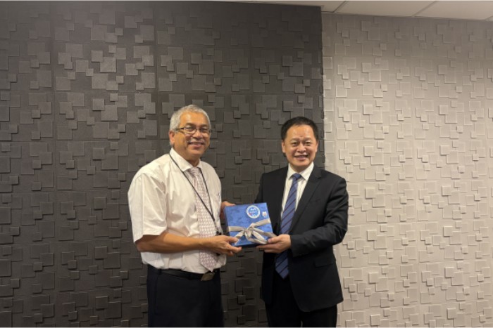 6. 代表团访问玛莎大学口腔医学院_副本.jpg