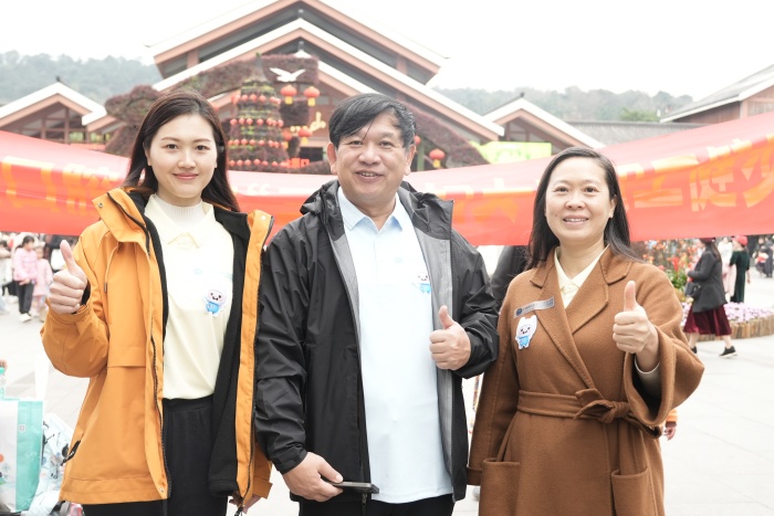 巾帼健步展风采 口腔同行向未来——我院成功举办2025年“三八”妇女节职工健步走活动 第 3 张