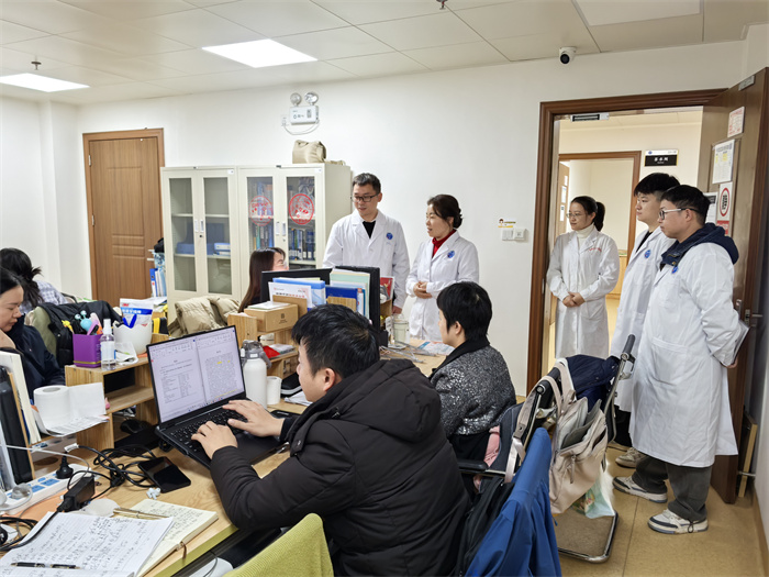 节后慰问鼓干劲 凝心聚力开新局——我院领导走访慰问一线工作人员 第 3 张