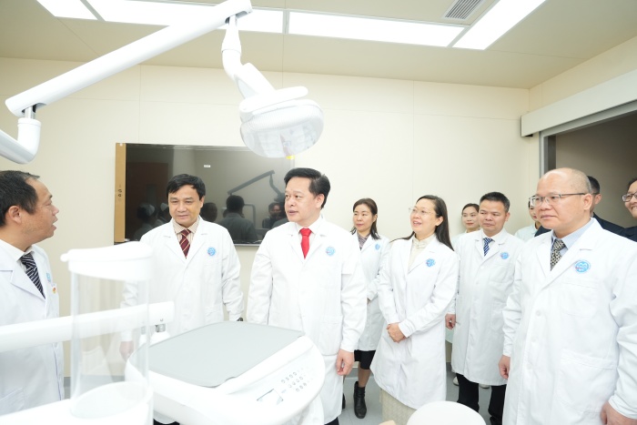 “医”起焕新笑容！3月20日！广西医科大学附属口腔医院大学东路门诊部正式开诊！ 第 2 张