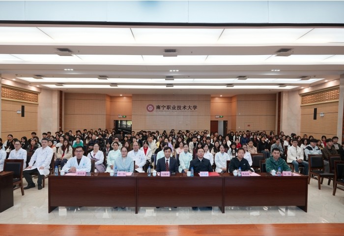 【3·20世界口腔健康日】我院世界口腔健康日义诊活动走进南宁职业技术大学 第 7 张