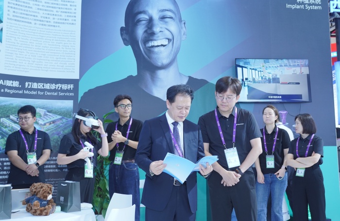 以AI赋能守护口腔健康&mdash;&mdash;广西医科大学附属口腔医院亮相第22届中国&mdash;东盟博览会 第 2 张