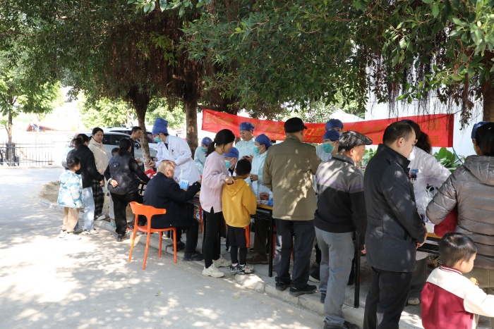 医心向党 “颌”你同行——我院口腔颌面外科党支部开展健康口腔义诊进社区活动 第 4 张