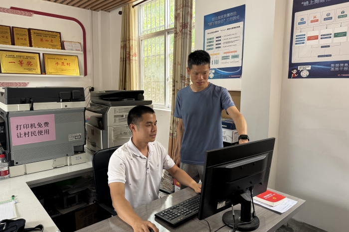 接力奋进新征程 医者初心践于行——我院口腔颌面外科党支部谢庆条赴马山县龙琴村担任驻村第一书记 第 2 张