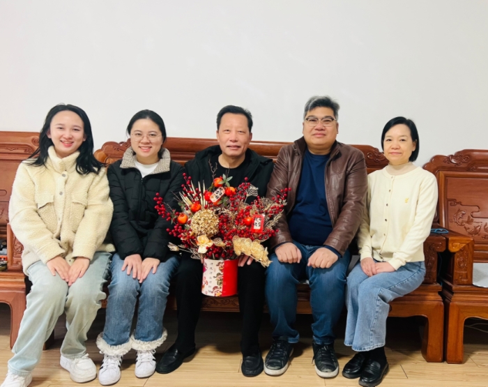 岁寒暖意浓 新春传党情——我院儿牙与公卫党支部开展春节前走访慰问退休老同志活动 第 2 张