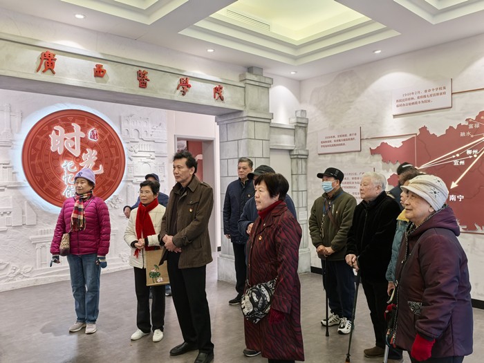 铭记历史  砥砺前行——我院离退休党支部开展“传承优秀传统，弘扬优秀文化” 主题党日活动 第 1 张