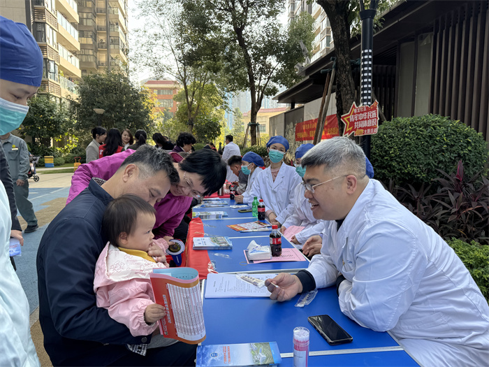 关注口腔健康 共享美好生活——我院儿牙与公卫党支部走进五象蟠龙社区 第 2 张