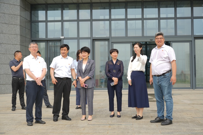 党建引领促发展 政医协同护齿健——我院与五象新区规划建设管委会多个党支部开展党建联建活动 第 2 张