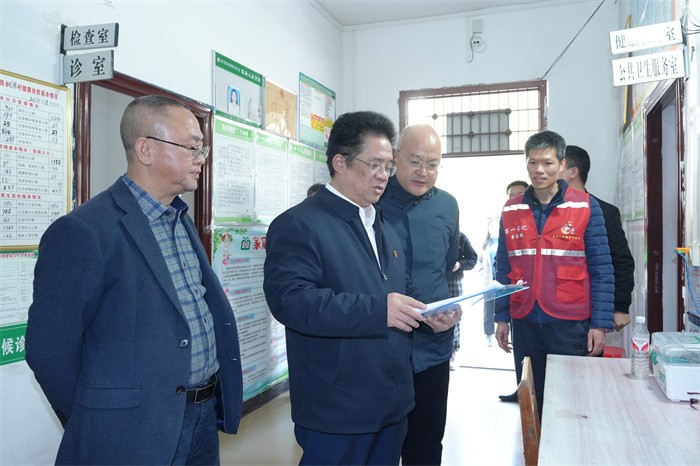 曾志羽校长带队到我院定点帮扶村马山县里当瑶族乡龙琴村开展乡村振兴调研慰问 第 3 张