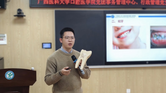 党团共建聚合力 健康护航育新风——我院开展“学雷锋 做志愿 服务改革建新功”主题活动 第 3 张