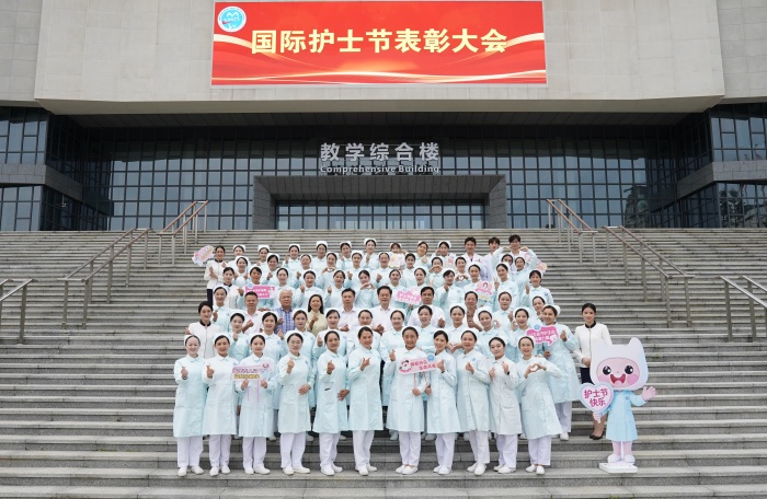 我院举行2026年&ldquo;5&middot;12&rdquo;国际护士节表彰大会 第 7 张