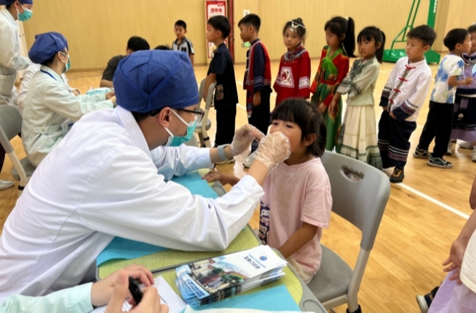 民族团结润童心 健康口腔伴成长&mdash;&mdash;我院儿童口腔科医护团队走进天桃实验学校青运校区开展主题实践活动 第 3 张
