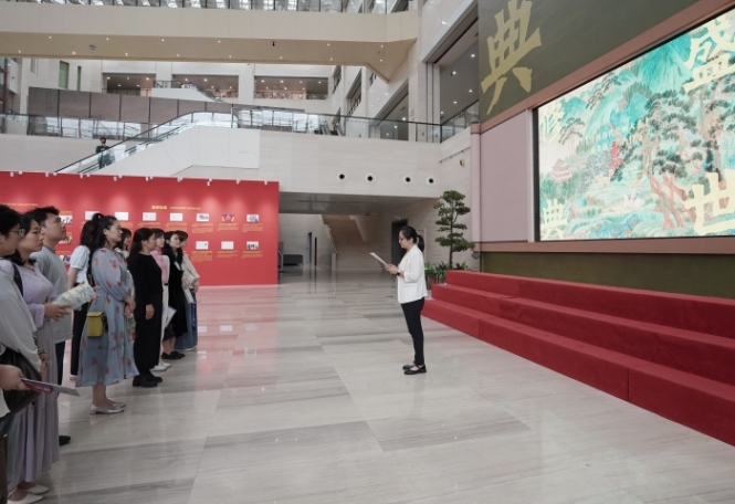 行政管理第一党支部书记汪岑带领全体党员开展&ldquo;第一议题&rdquo;学习_700.jpg
