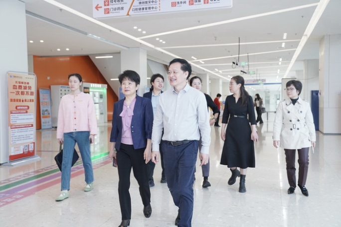 20260320深化合作 创新发展&mdash;&mdash;11-11-自贸试验区南宁片区管委会一行莅临我院调研座谈2.jpg
