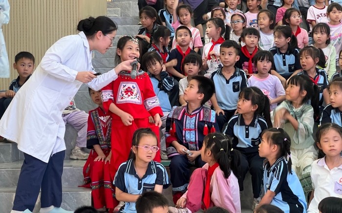 民族团结润童心 健康口腔伴成长&mdash;&mdash;我院儿童口腔科医护团队走进天桃实验学校青运校区开展主题实践活动 第 2 张