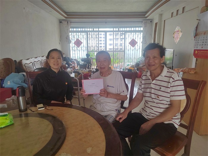 附属口腔医院开展2025年“七一”前夕走访慰问活动 第 4 张