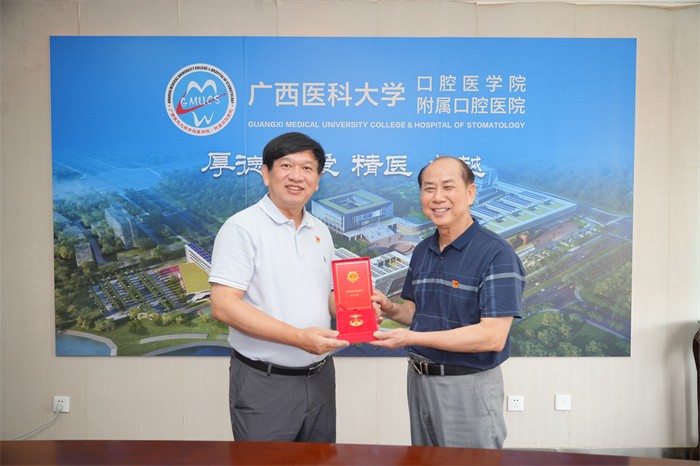 附属口腔医院开展2025年“七一”前夕走访慰问活动 第 7 张