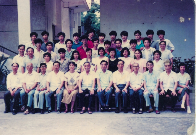 1984级口腔系毕业照.jpg