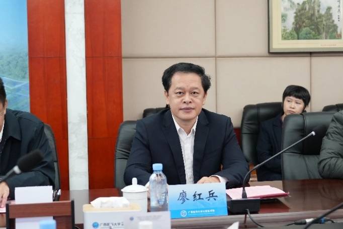 口腔医学院院长廖红兵作自评汇报.jpg