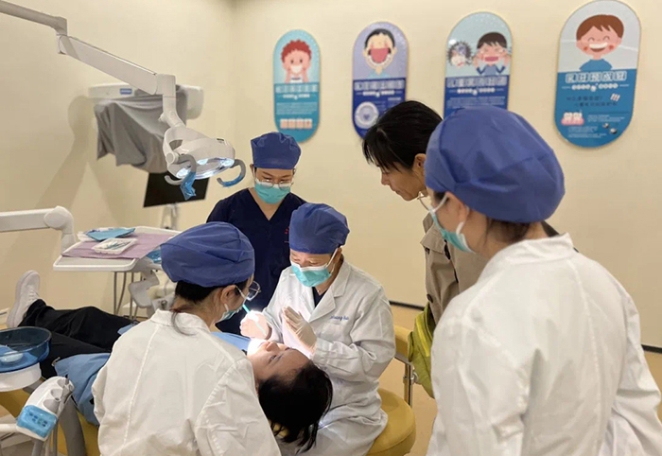 医教协同 强基赋能 ——广西医科大学附属口腔医院打造口腔医学人才培养高地 第 4 张