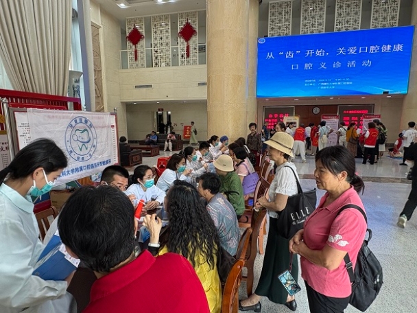 义诊现场一.jpg