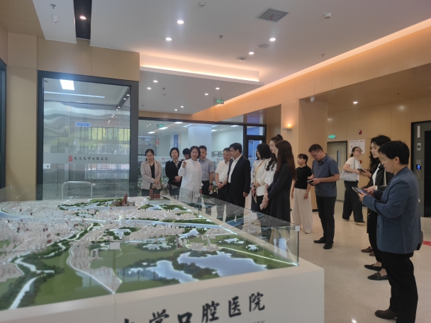 参观武汉大学口腔医院（光谷院区）.jpg